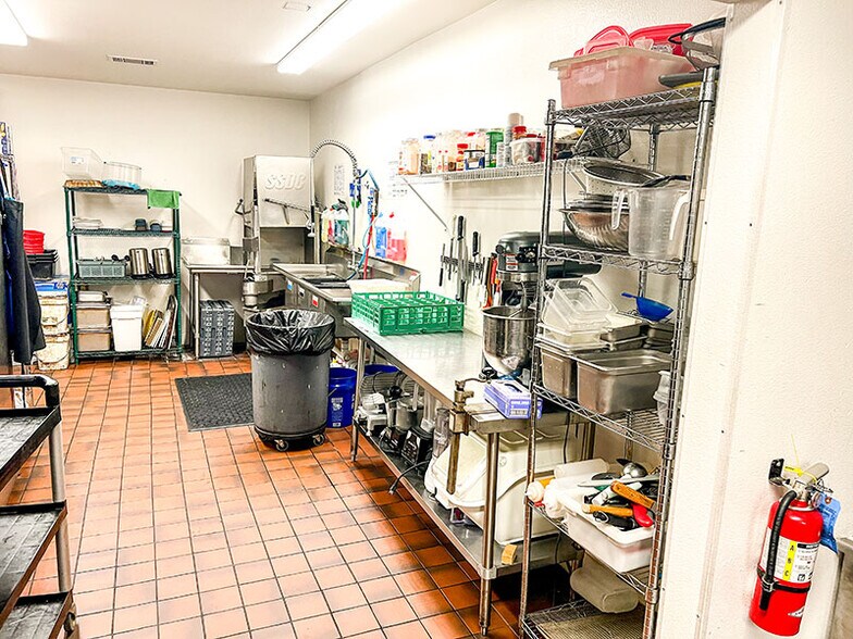 More Photos Of 1507 Chestnut St, Bastrop Freestanding For Lease