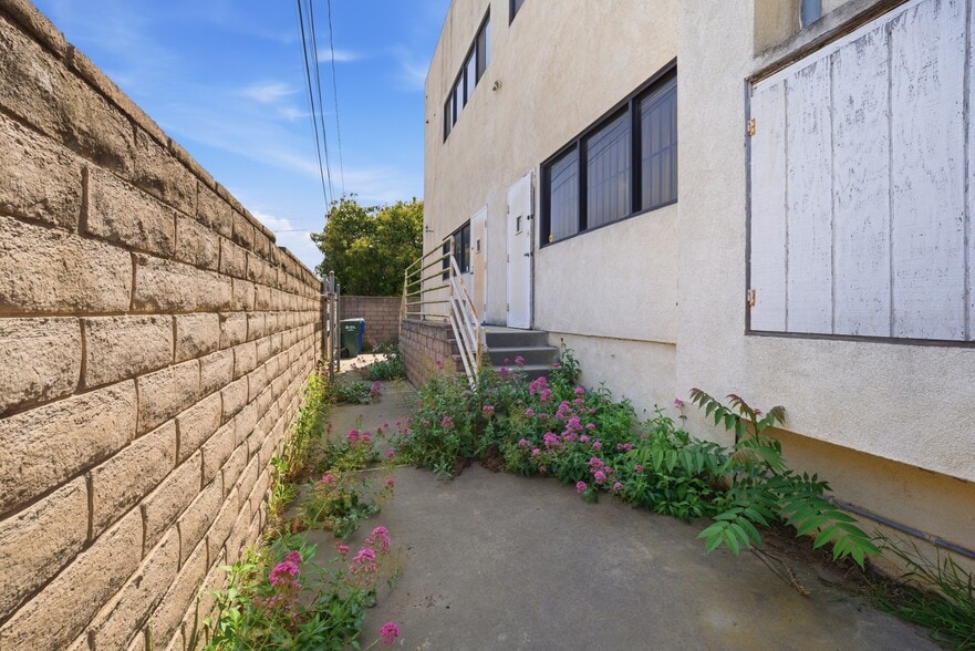 More Photos Of 2315 Pacific Coast Hwy, Lomita Storefront Retail Office For Sale