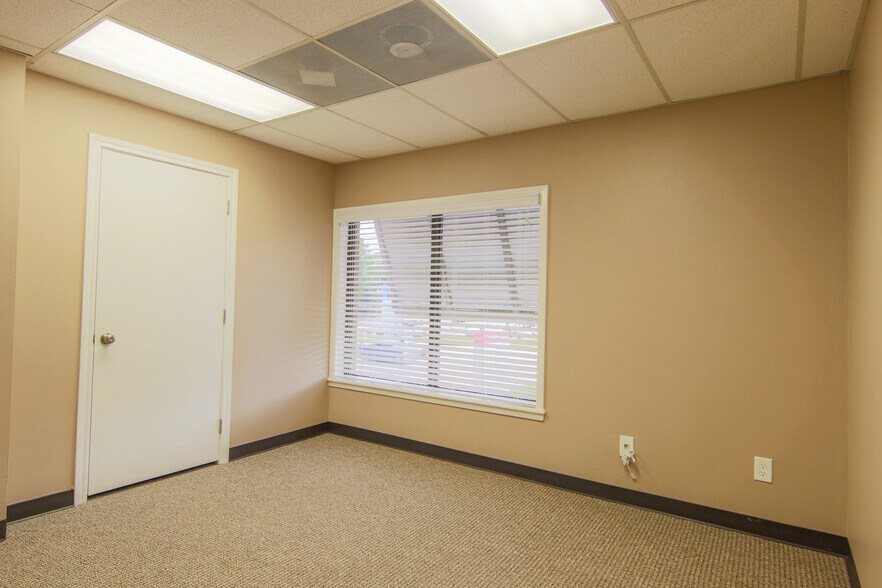 More Photos Of 3421 W Davis St, Conroe Medical For Lease