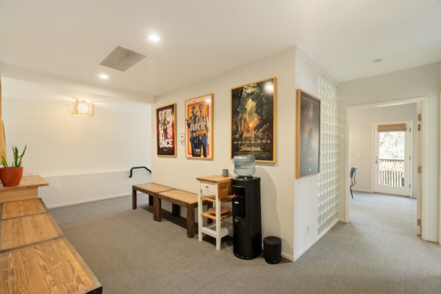 More Photos Of 588 N Larchmont Blvd, Los Angeles Office For Lease