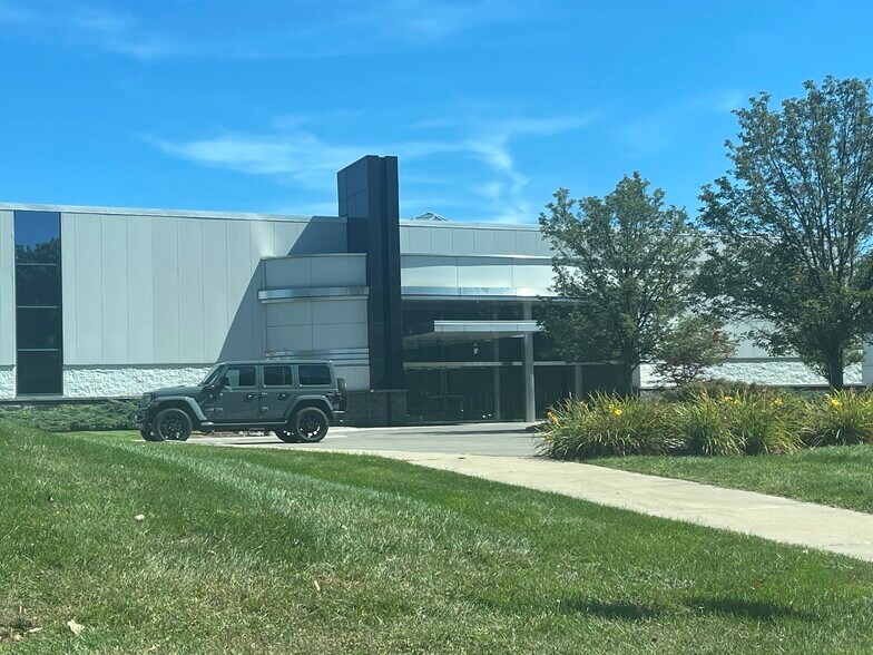More Photos Of 30240 Oak Creek Dr, Wixom Warehouse For Lease