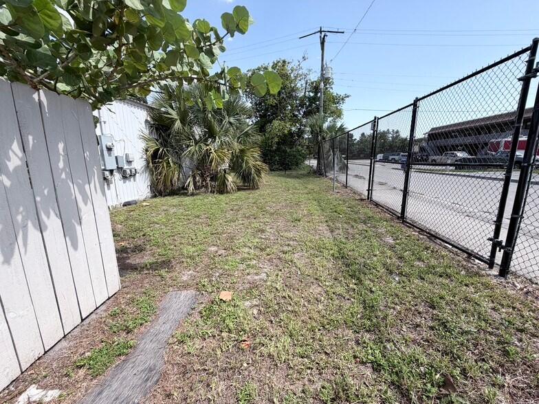 More Photos Of 2054 Crawford St, Fort Myers Loft Creative Space For Lease