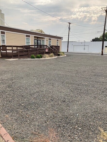 More Photos Of 600 SE Court Ave, Pendleton Auto Dealership For Sale