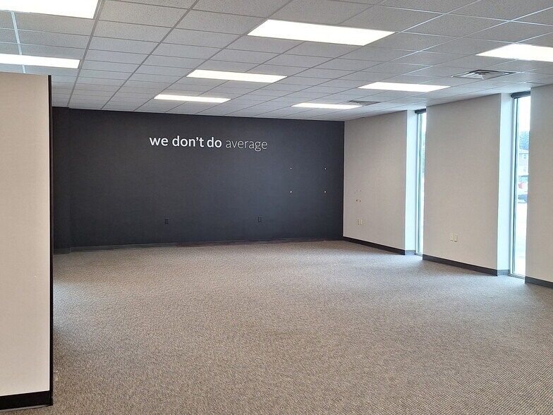 More Photos Of 1800 W Mason St, Green Bay Office For Sale