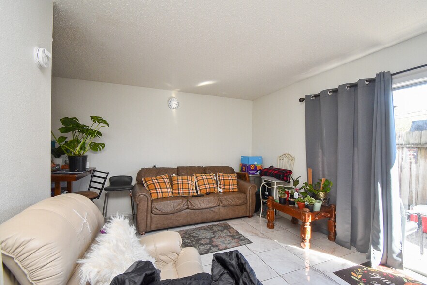 More Photos Of 1805 Rosemary Ave, Victoria Apartments For Sale