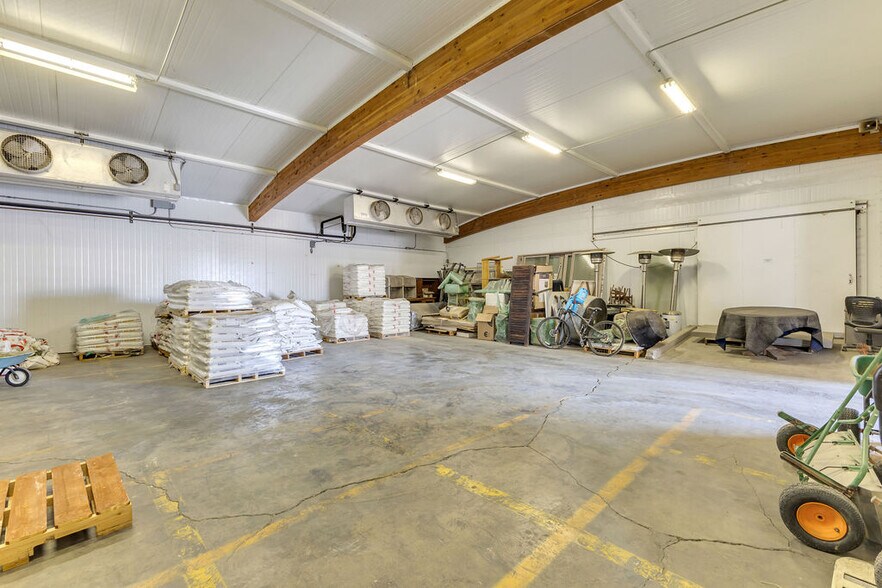 More Photos Of 81500 Industrial Pl, Indio Warehouse For Sale