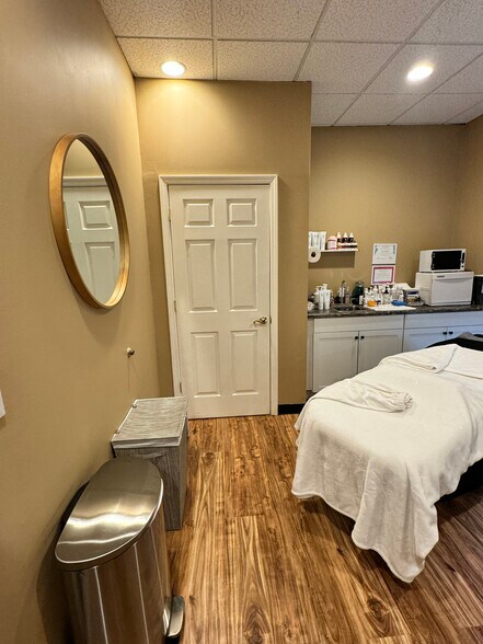 More Photos Of 351-361 W Main St, Leola General Retail For Lease