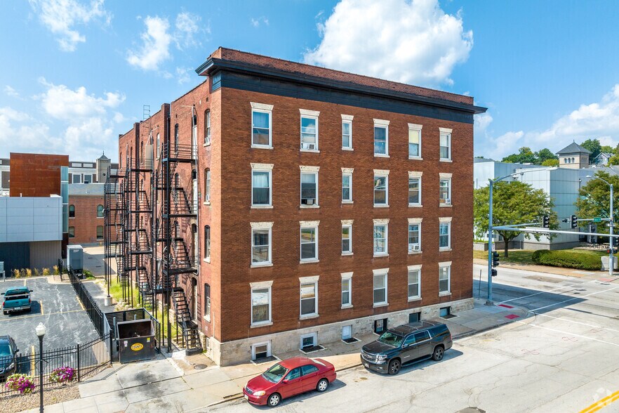 More Photos Of 401 W 4th St, Davenport Apartments For Sale