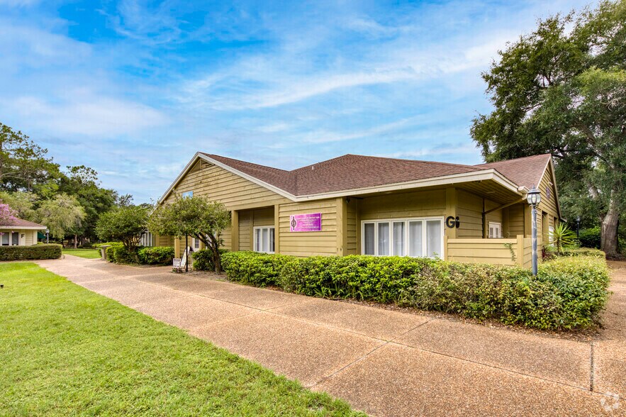 Primary Photo Of 5037 Ringwood Mdw, Sarasota Office For Lease