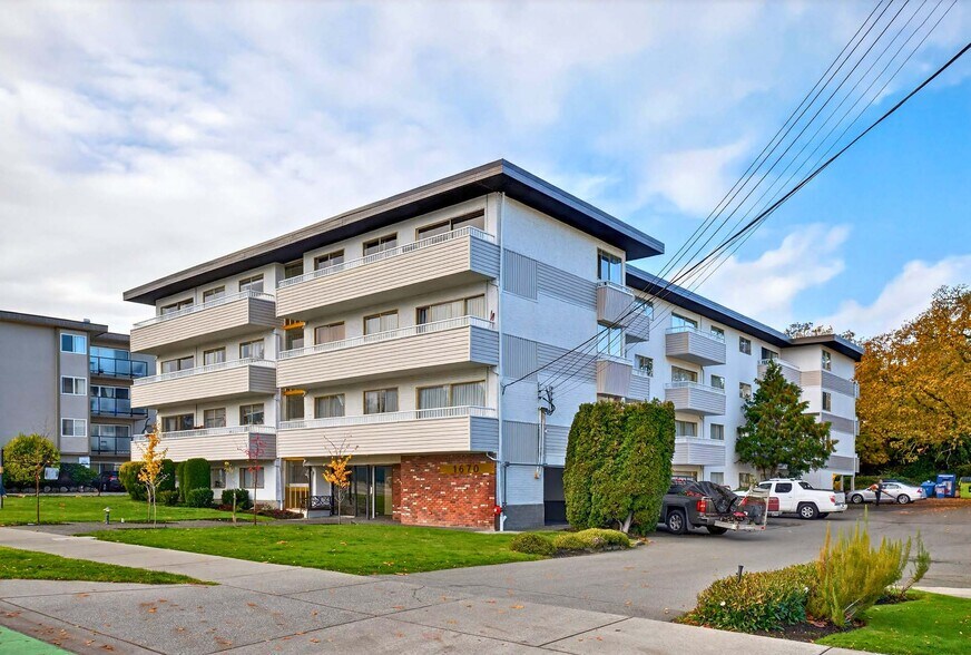 More Photos Of 1670 Fort St, Victoria Apartments For Sale