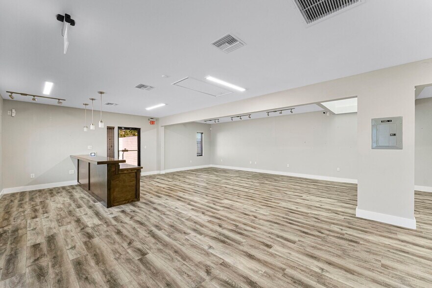 More Photos Of 6126 Thomas Dr, Panama City Self Storage For Sale