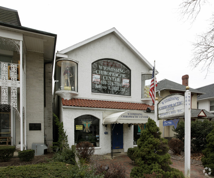 Primary Photo Of 904 Penn Ave, Wyomissing Medical For Sale