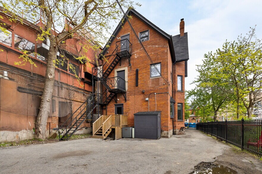 More Photos Of 12 Madison Av, Toronto Office Residential For Sale