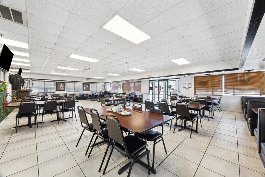 More Photos Of 6926 Spencer Hwy, Pasadena Restaurant For Lease