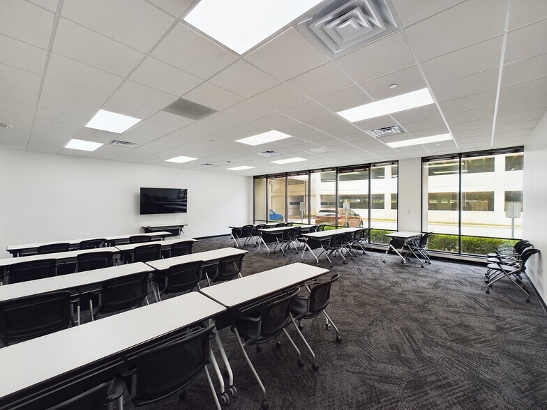 More Photos Of 8131 Lyndon B Johnson Fwy, Dallas Office For Lease