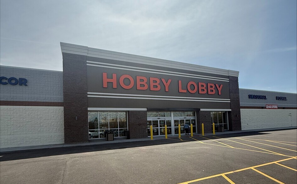 More Photos Of 1325 E Jackson St, Macomb Unknown For Lease