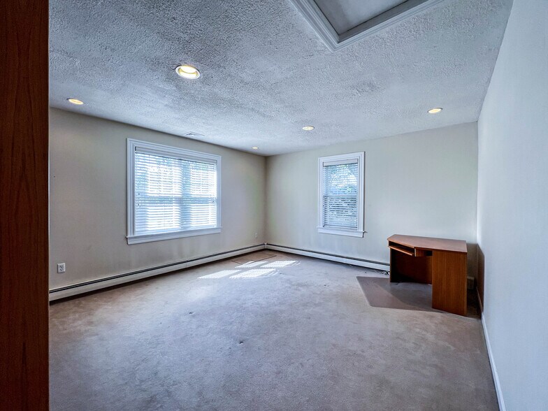 More Photos Of 300 Worcester Rd, Framingham Office For Sale