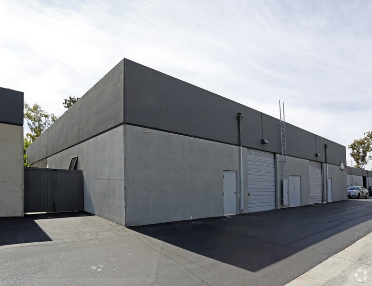More Photos Of 3195 Airport Loop Dr, Costa Mesa Research And Development For Lease