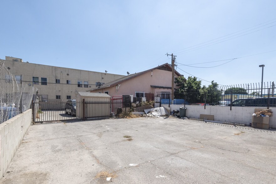More Photos Of 4620 S Central Ave, Los Angeles Storefront For Sale