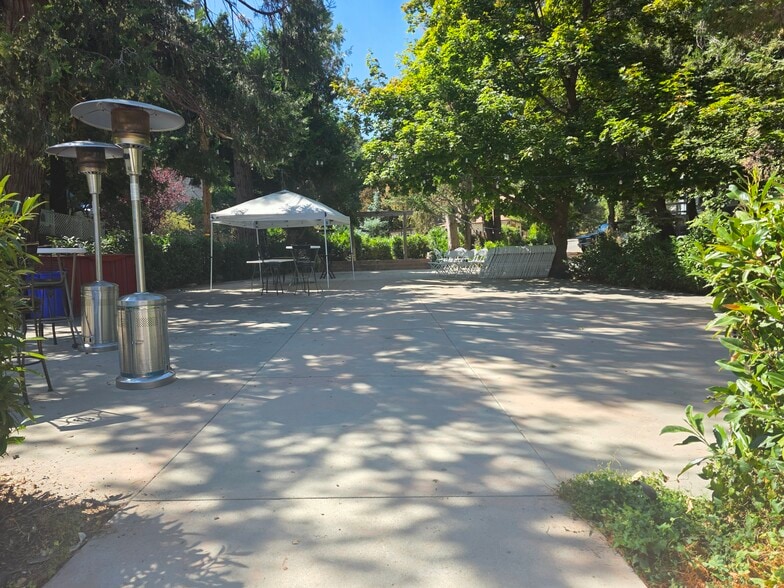 More Photos Of 850 Arrowhead Villa Rd, Lake Arrowhead Specialty For Sale