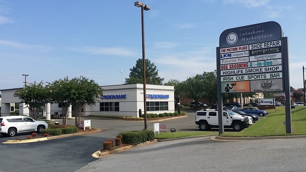 More Photos Of 19507 W Catawba Ave, Cornelius Freestanding For Lease