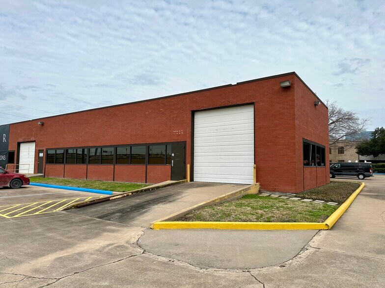 More Photos Of 10595 Westoffice Dr, Houston Light Distribution For Sale