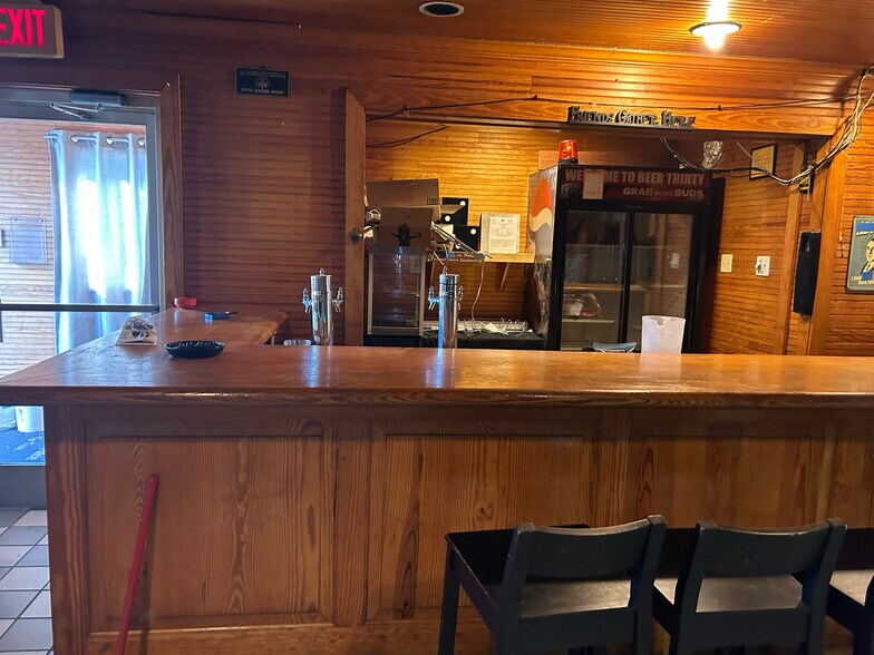 More Photos Of 2709 Williamsburg Rd, Richmond Restaurant For Lease