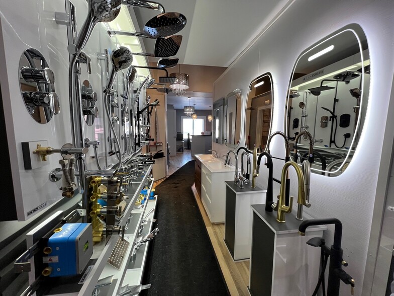 More Photos Of 1300-1360 Rue Louis-Marchand, Beloeil Warehouse For Sale