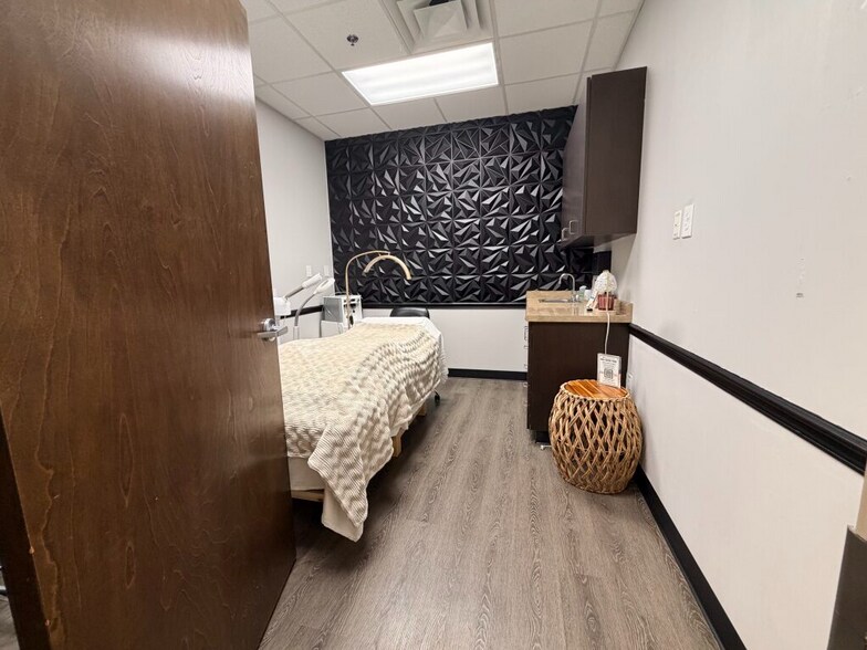 More Photos Of 250 E Basse Rd, San Antonio Medical For Lease