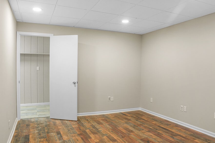 More Photos Of 300 E Gold St, Kings Mountain Office For Lease