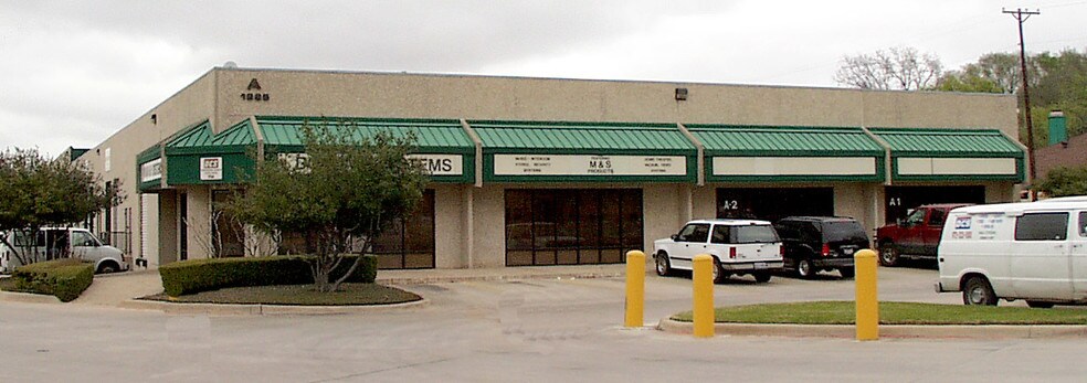 More Photos Of 1225 E Crosby Rd, Carrollton Unknown For Lease