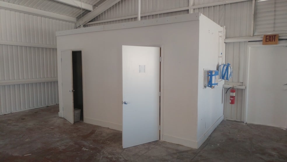 More Photos Of 2814 South St, Fort Myers Warehouse For Sale