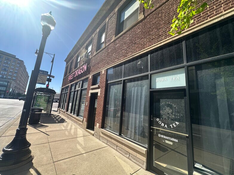 More Photos Of 4006-4012 N Milwaukee Ave, Chicago Storefront Retail Office For Lease