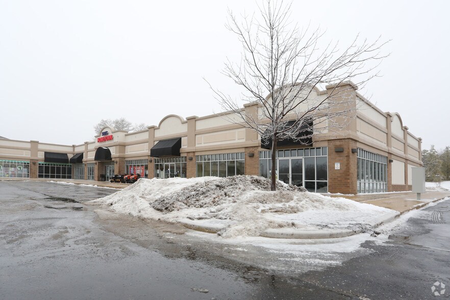 More Photos Of 1901 S Milwaukee Ave, Burlington Unknown For Lease