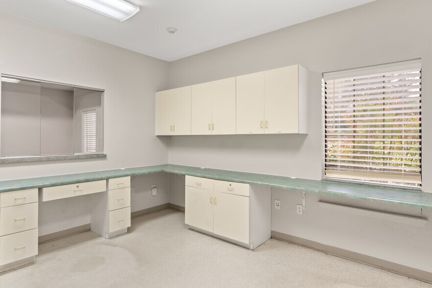 More Photos Of 1200 Henley Ln, Baker Office For Lease