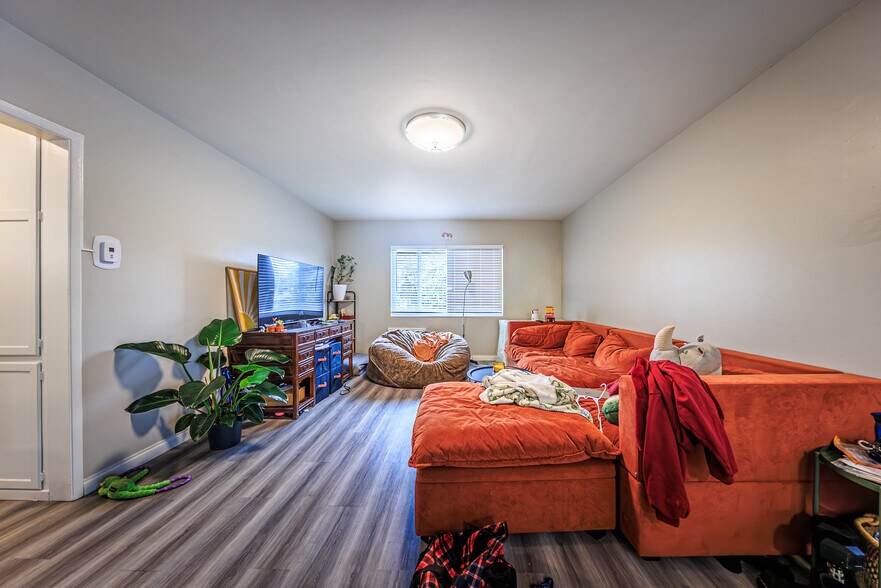 More Photos Of 650 W Wilson Ave, Glendale Apartments For Sale