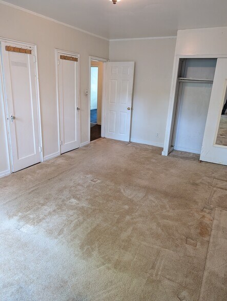 More Photos Of 207-11 Hillside Ave, Jamaica Storefront Retail Residential For Sale