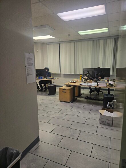 More Photos Of 12900 Simms Ave, Hawthorne Truck Terminal For Lease