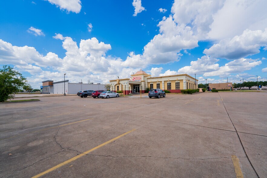 More Photos Of 2529 S 6 Hwy, Houston Restaurant For Sale