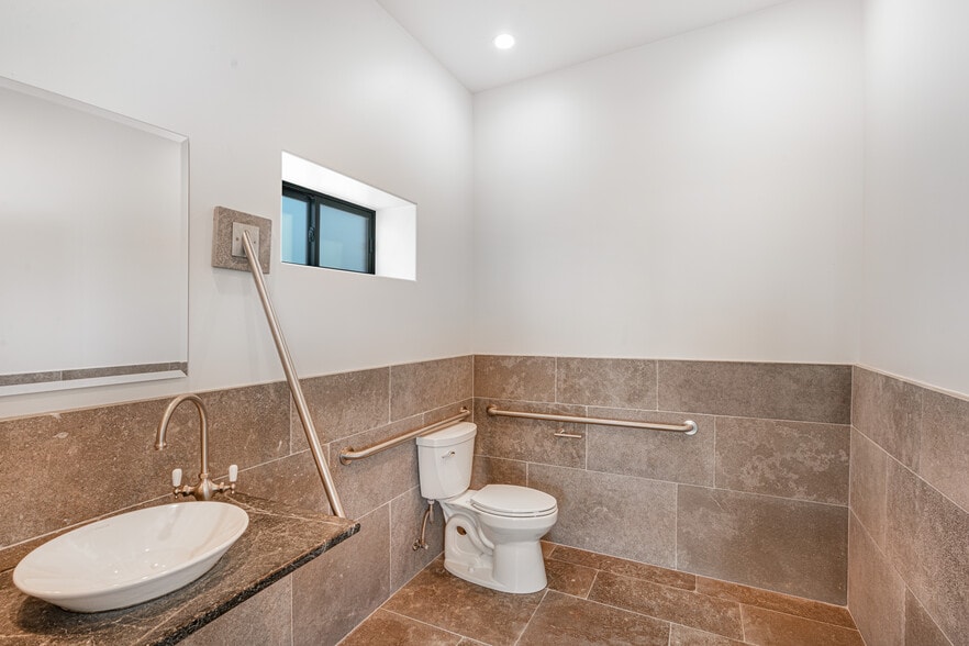 More Photos Of 10342 Old Redwood Hwy, Windsor Warehouse For Sale