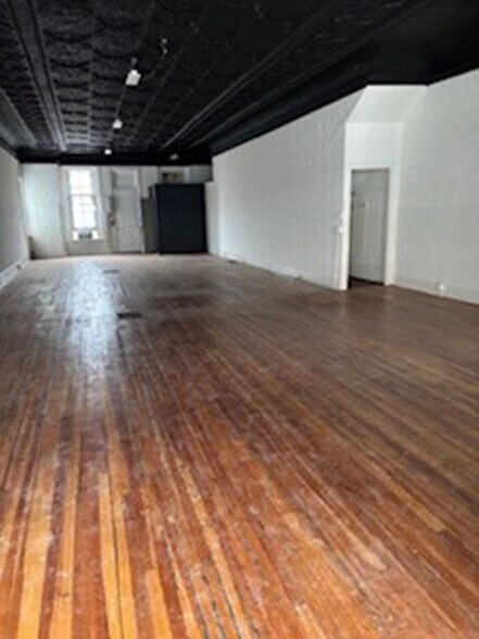 More Photos Of 15 N Main St, Three Rivers General Retail For Lease