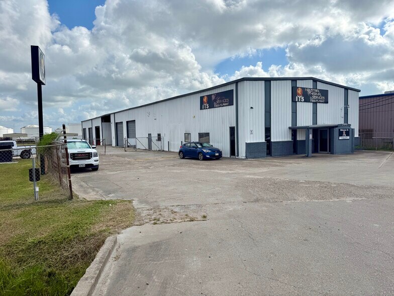 Primary Photo Of 7410 Leopard St, Corpus Christi Warehouse For Sale