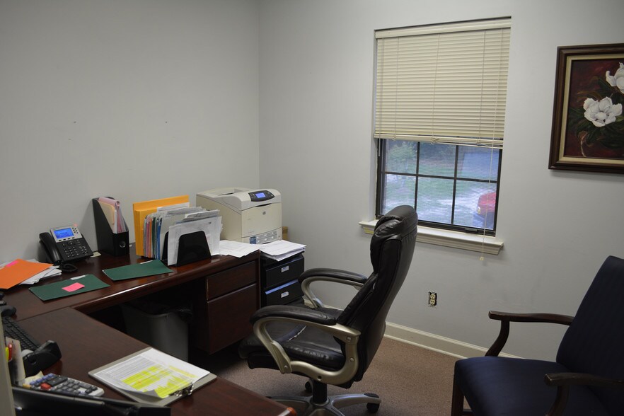 More Photos Of 3213 Executive Park Cir, Mobile Office For Sale