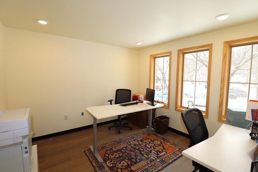 More Photos Of 257 Manypenny Ave, Bayfield Office For Lease
