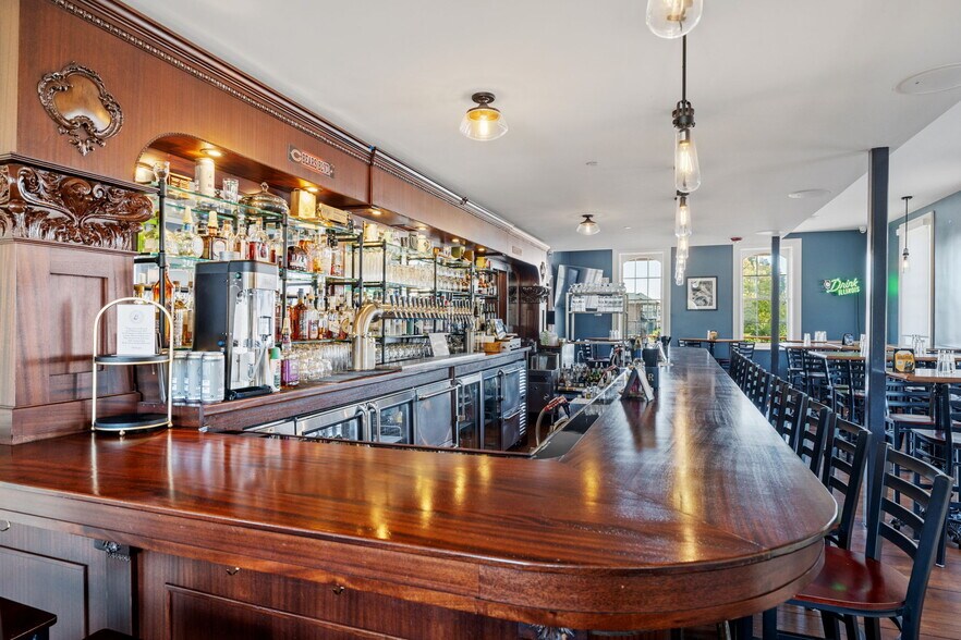 More Photos Of 6811 Hickory St, Tinley Park Bar For Sale