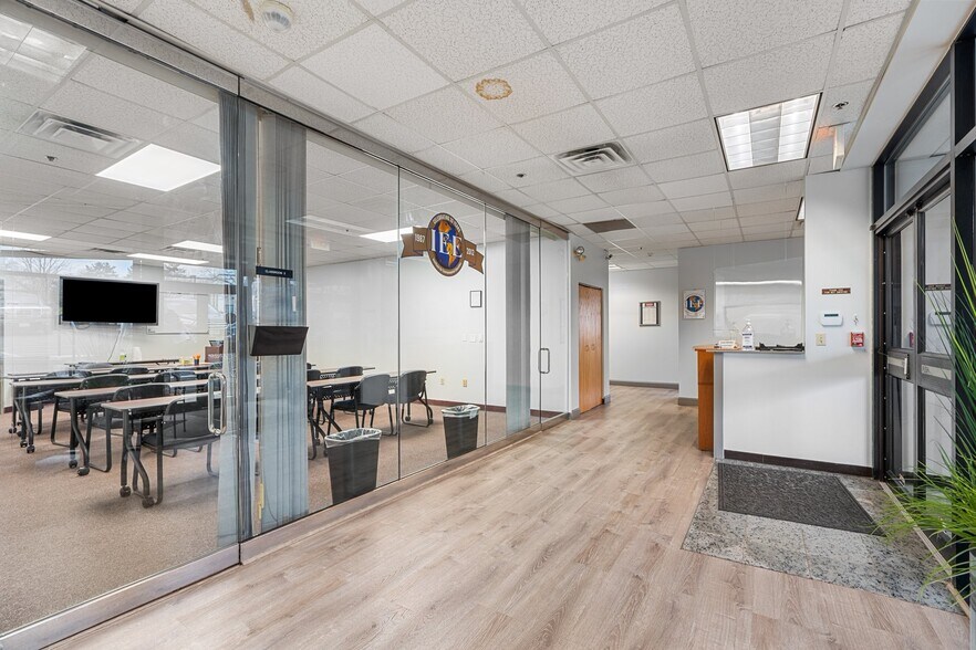 More Photos Of 16 Upton Dr, Wilmington Light Distribution For Sale