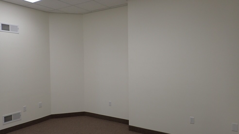 More Photos Of 1733 Washington Blvd, Easton Office For Sale