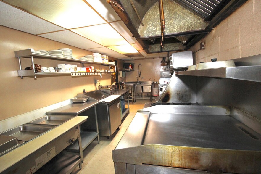 More Photos Of 1916-1920 S Christopher Columbus Blvd, Philadelphia Bar For Sale