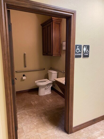 More Photos Of 307 E Danforth Rd, Edmond Office Residential For Sale