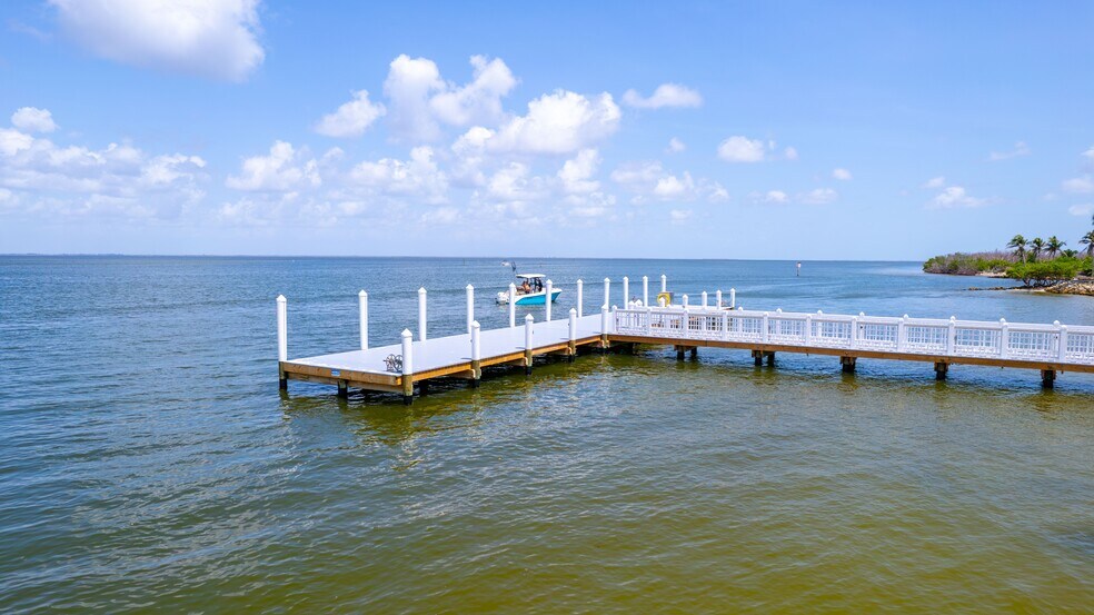 More Photos Of 5400 South Seas Plantation Rd, Captiva Hotel For Lease